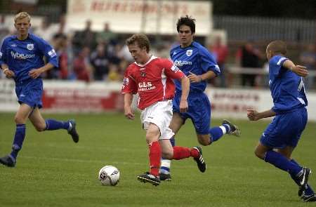 Midfielder Danny Slatter takes on Exeter on his Gravesend debut. Picture: MATTHEW READING