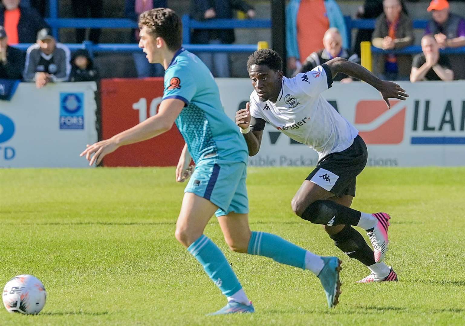 Wideman Luke Wanadio closes down a Braintree player. Picture: Stuart Brock