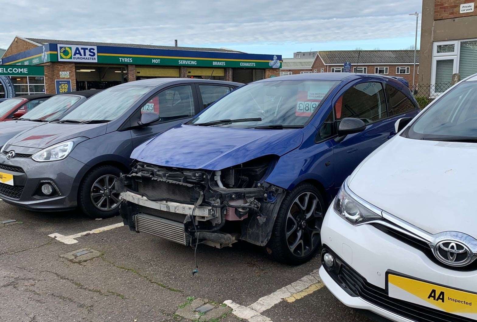 Car vandalised on Horsepower Motor Centre forecourt in Tonbridge