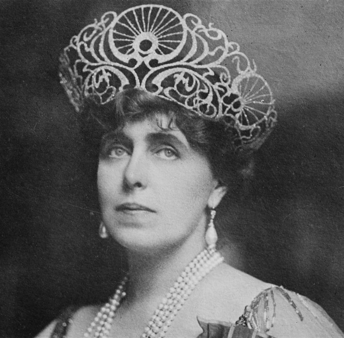 A Queen Marie of Romania statue will feature