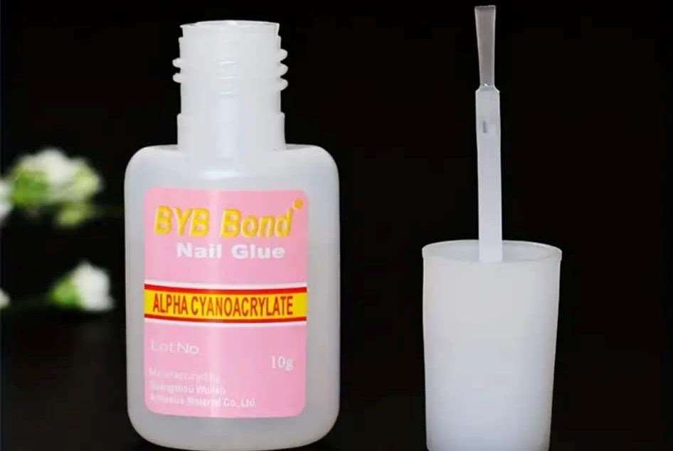 The nail glue Chloe Norris used from Temu. Picture: Temu website