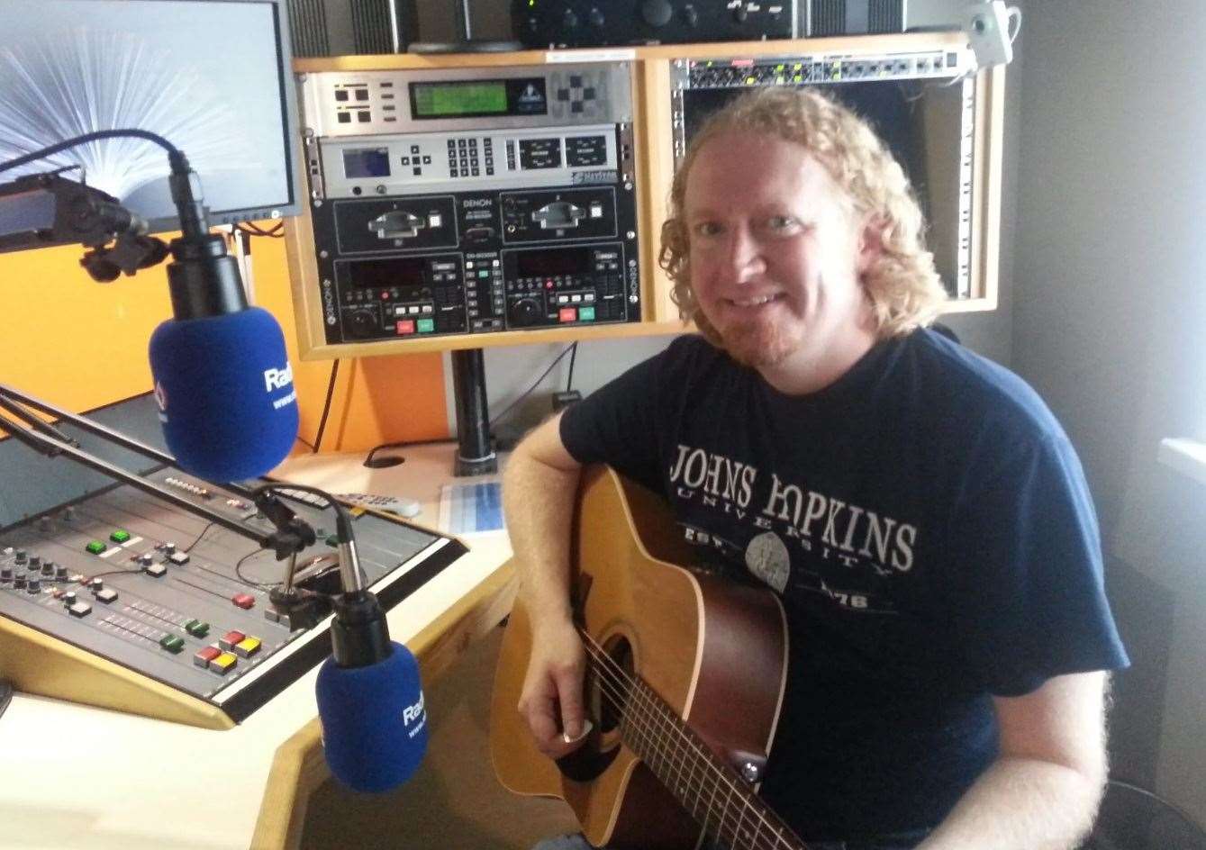 Award-winning singer-songwriter Dan Sheehan