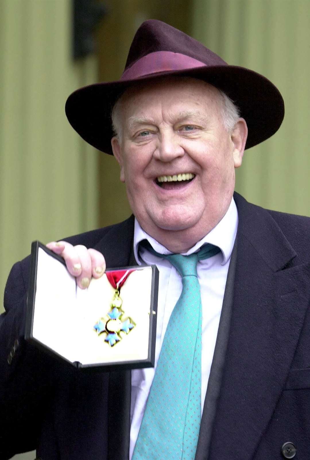 Joss Ackland received a CBE from the Queen at Buckingham Palace (John Stillwell/PA)