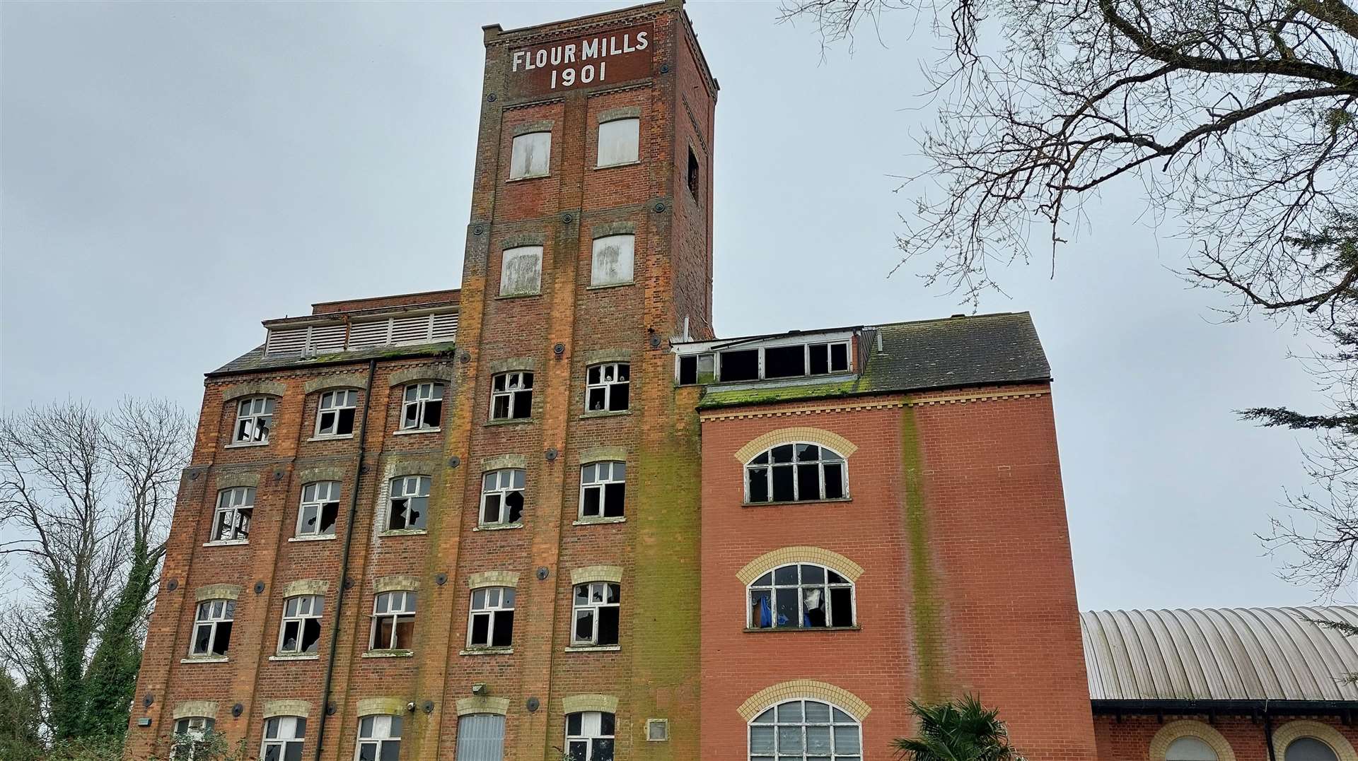 There has been a fire at former Flour Mill and nightclub in East Hill, Ashford