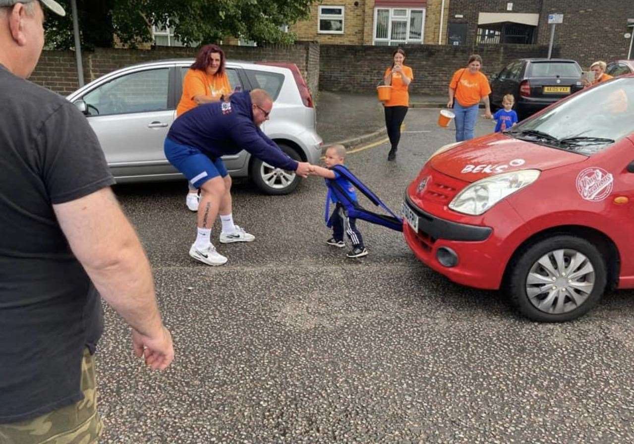 Gravesend toddlers Teddy Jarvis and Nathan Lee-Jarvis go head to head in a strongman competition raising money for ellenor