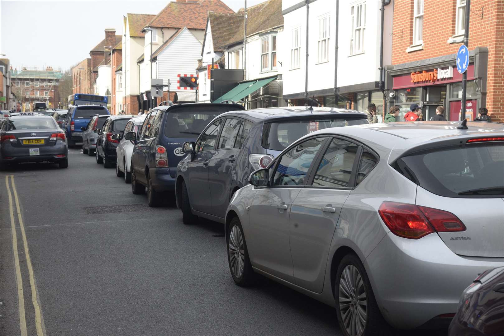 Motorists waiting in traffic face fines if they do not switch their car engines off