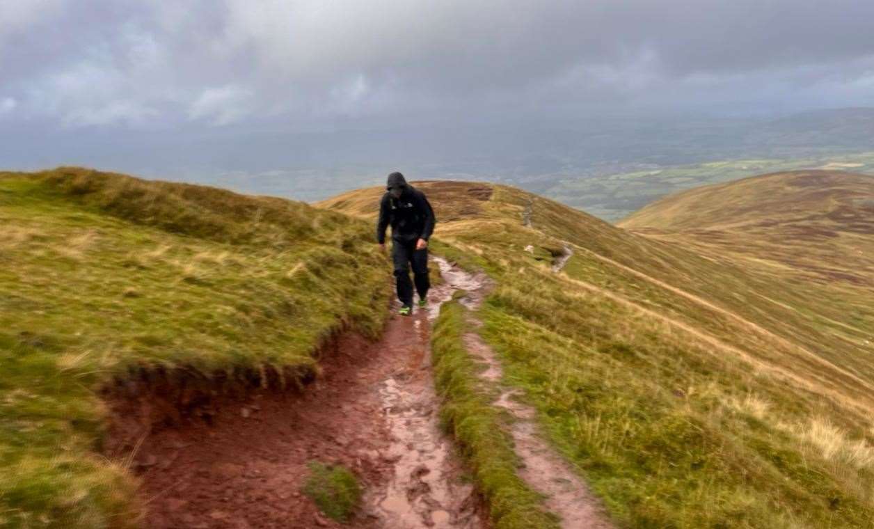 Matt Evans ran between and over the Welsh three peaks in a record time