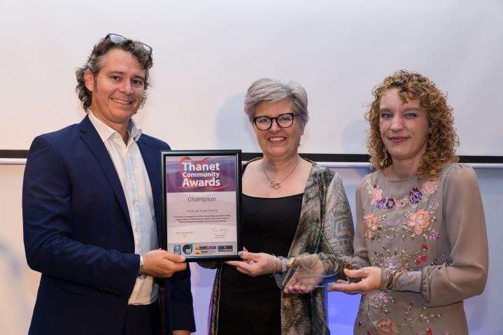 Shane Godwin from the Yarrow, left, presenting Forelands Fields Charity with their award