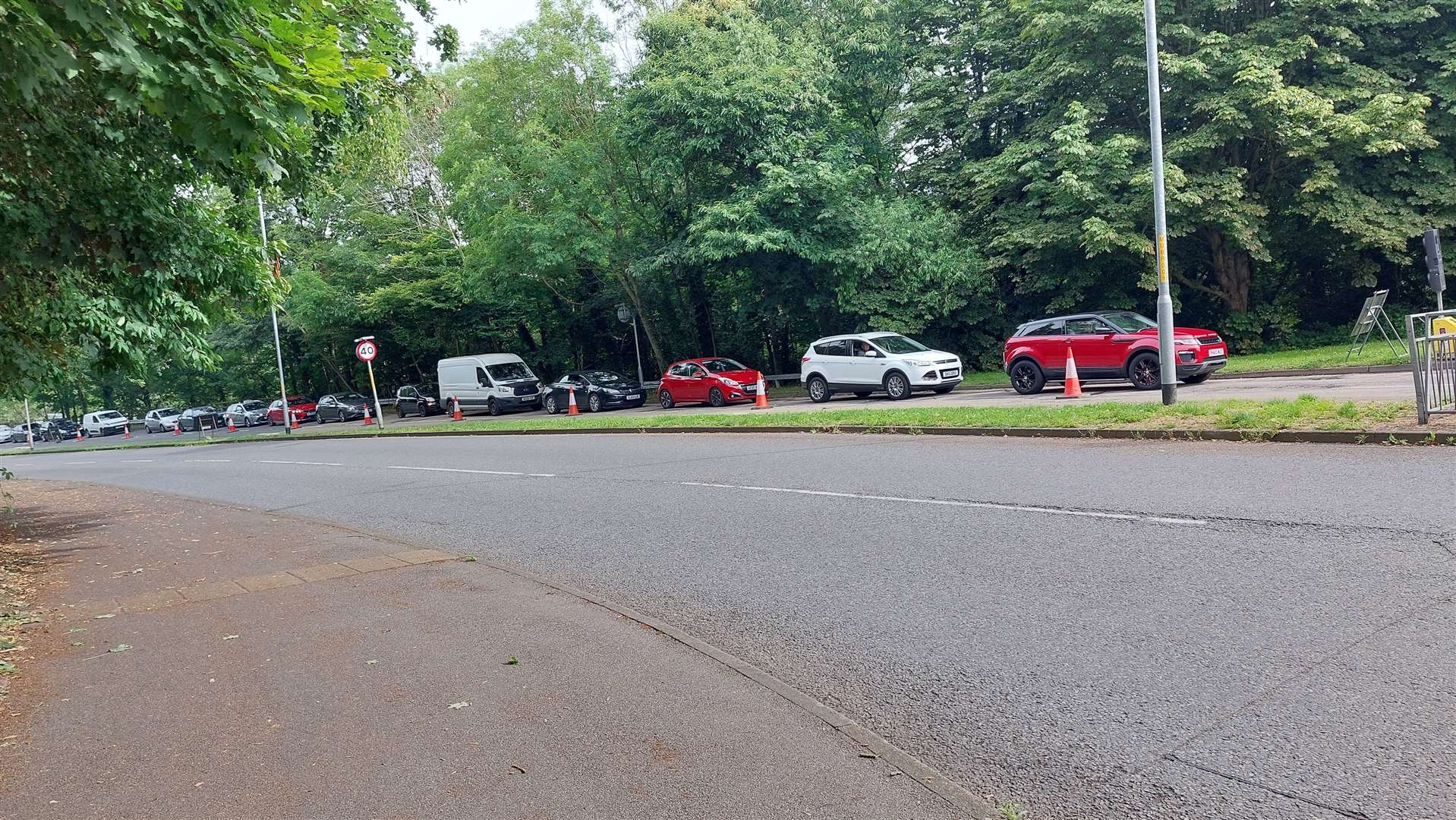 The roadworks are also causing long queues on Simone Weil Avenue