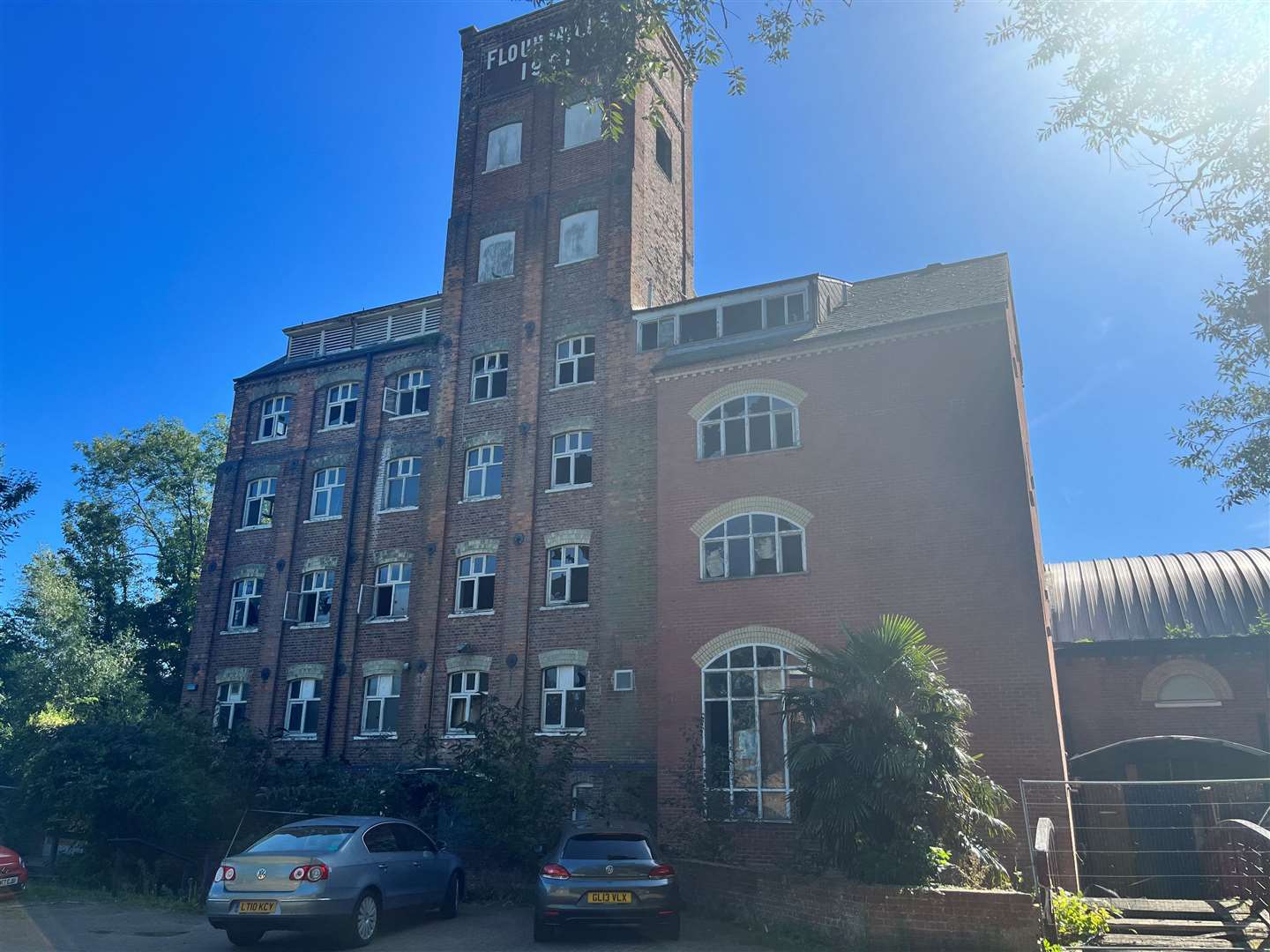 Five fire engines were sent to a blaze at the Flour Mills in Ashford