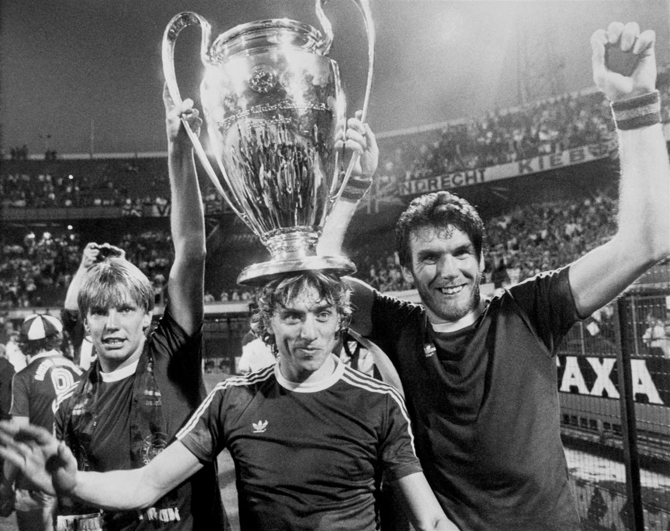 Aston Villa’s Gary Shaw (left) with Tony Morley (centre) and Peter Withe (PA)