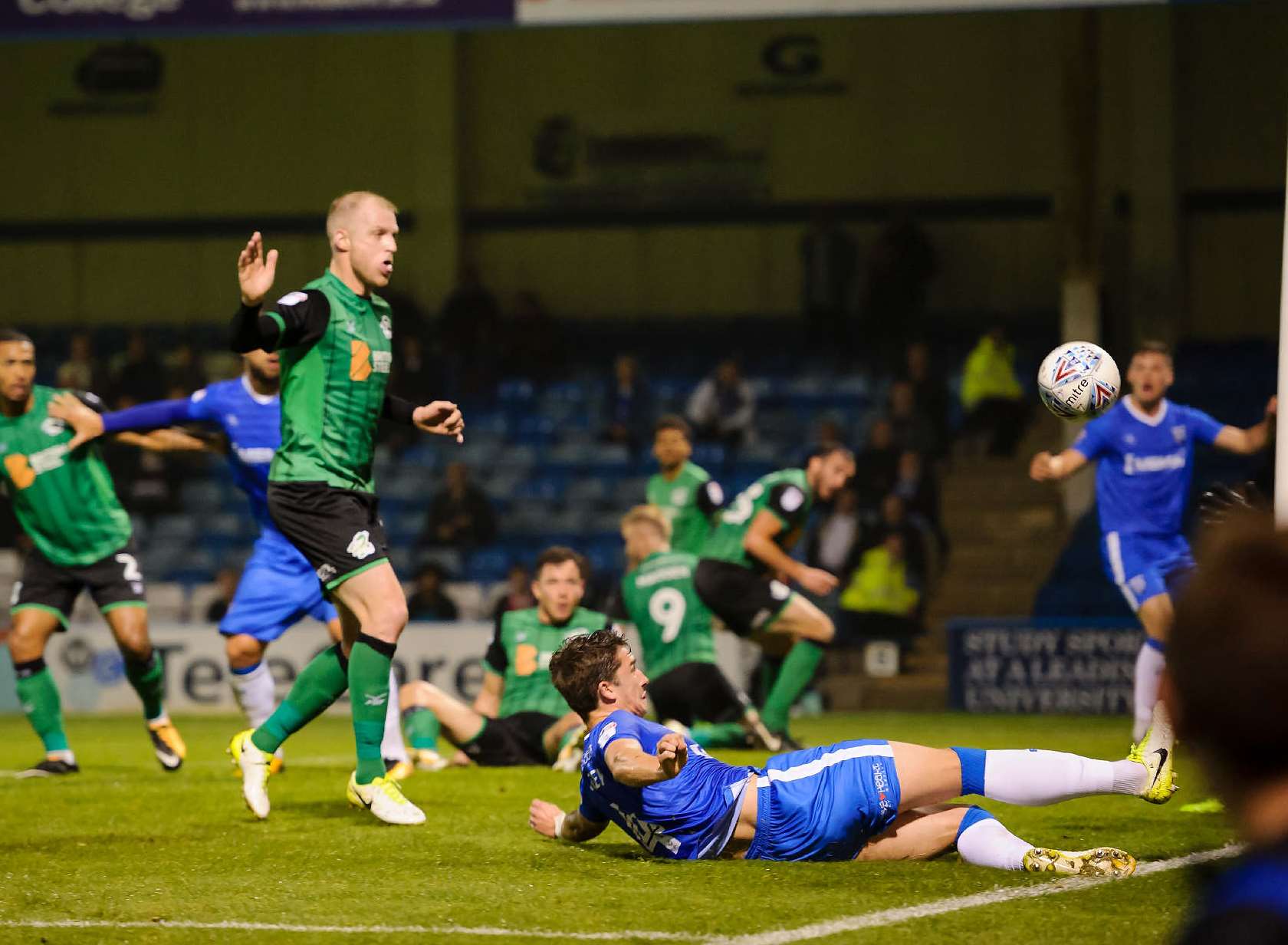 Alex Lacey on the stretch for the Gills Picture: Andy Payton