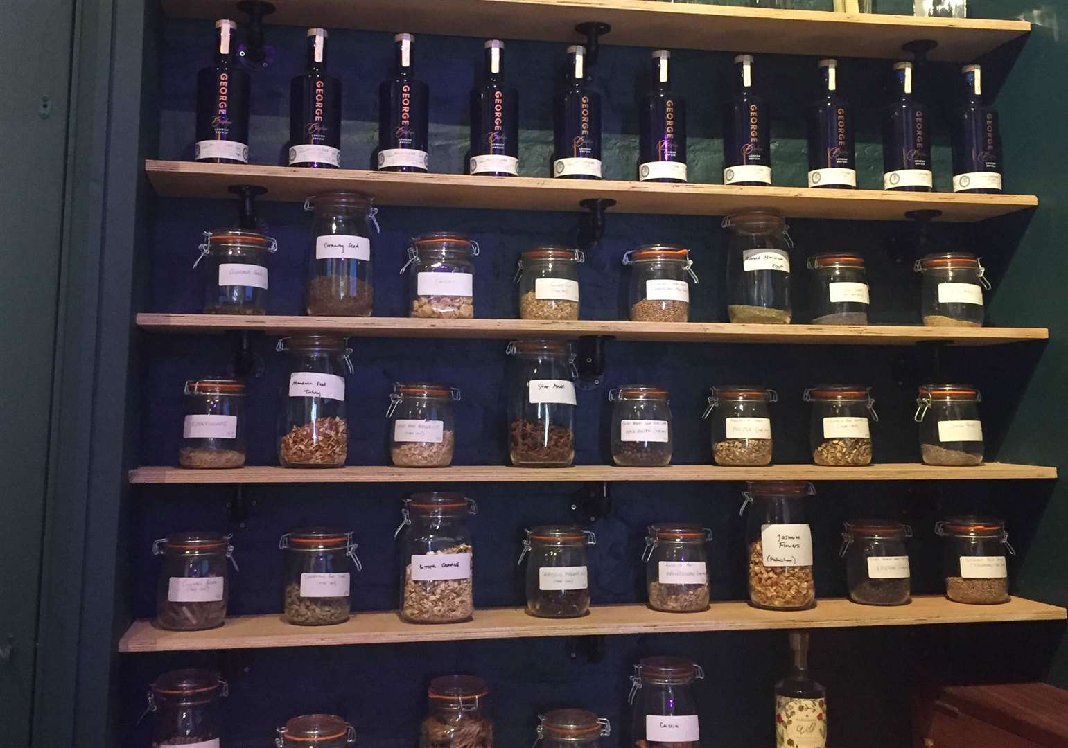 Jars of botanicals line the shelves in the experience room