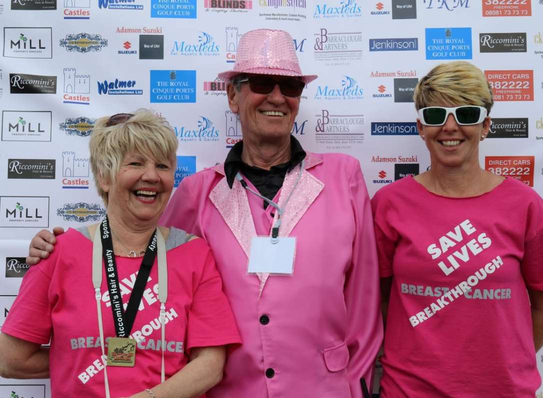 Chantele Rashbrook with her parents who support her with the organisation of the event