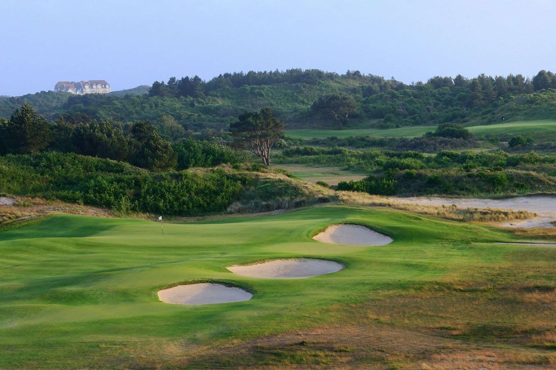 La Mer, the approach to the green at 16