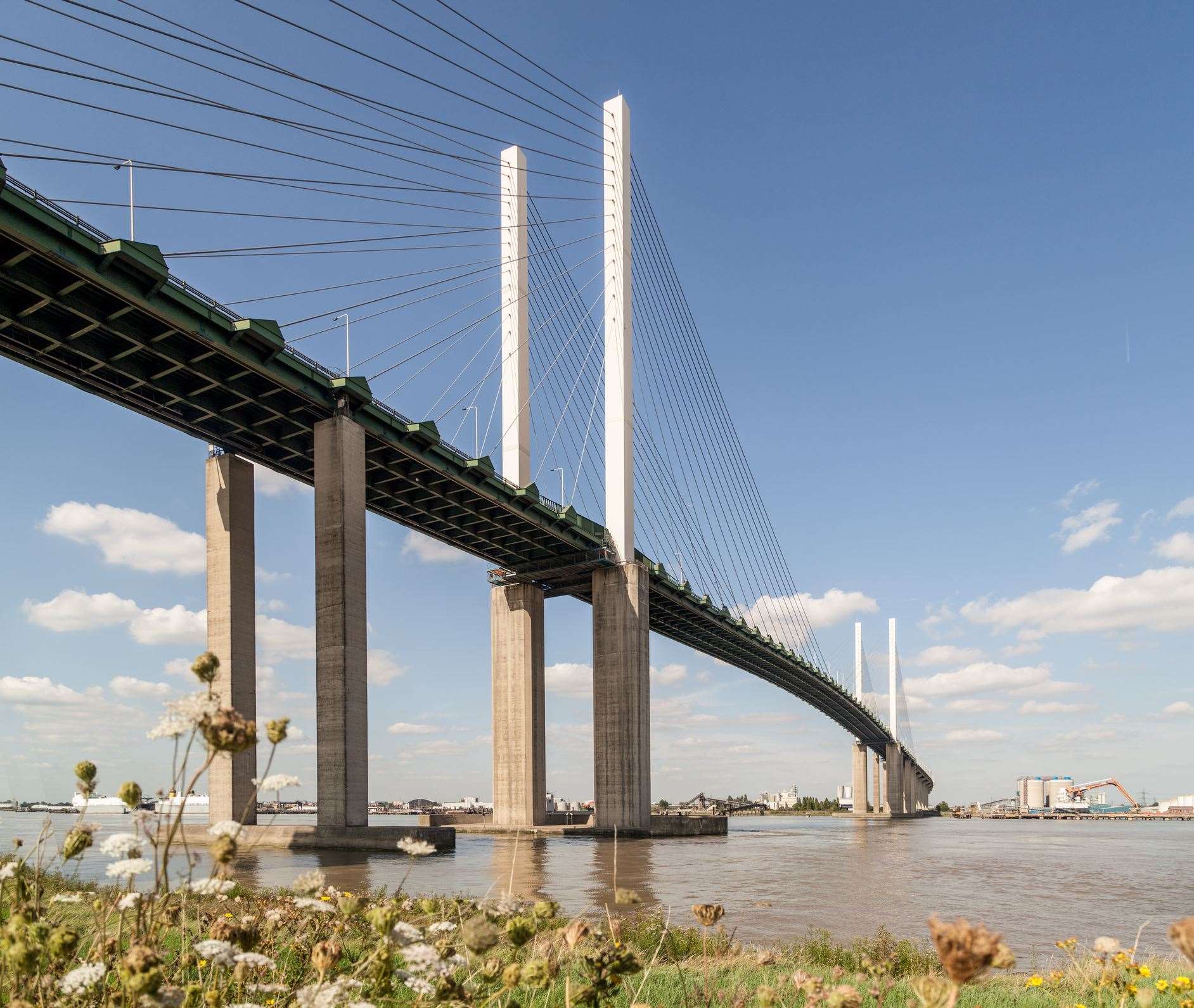 QEII Bridge over the River Thames. (15043215)