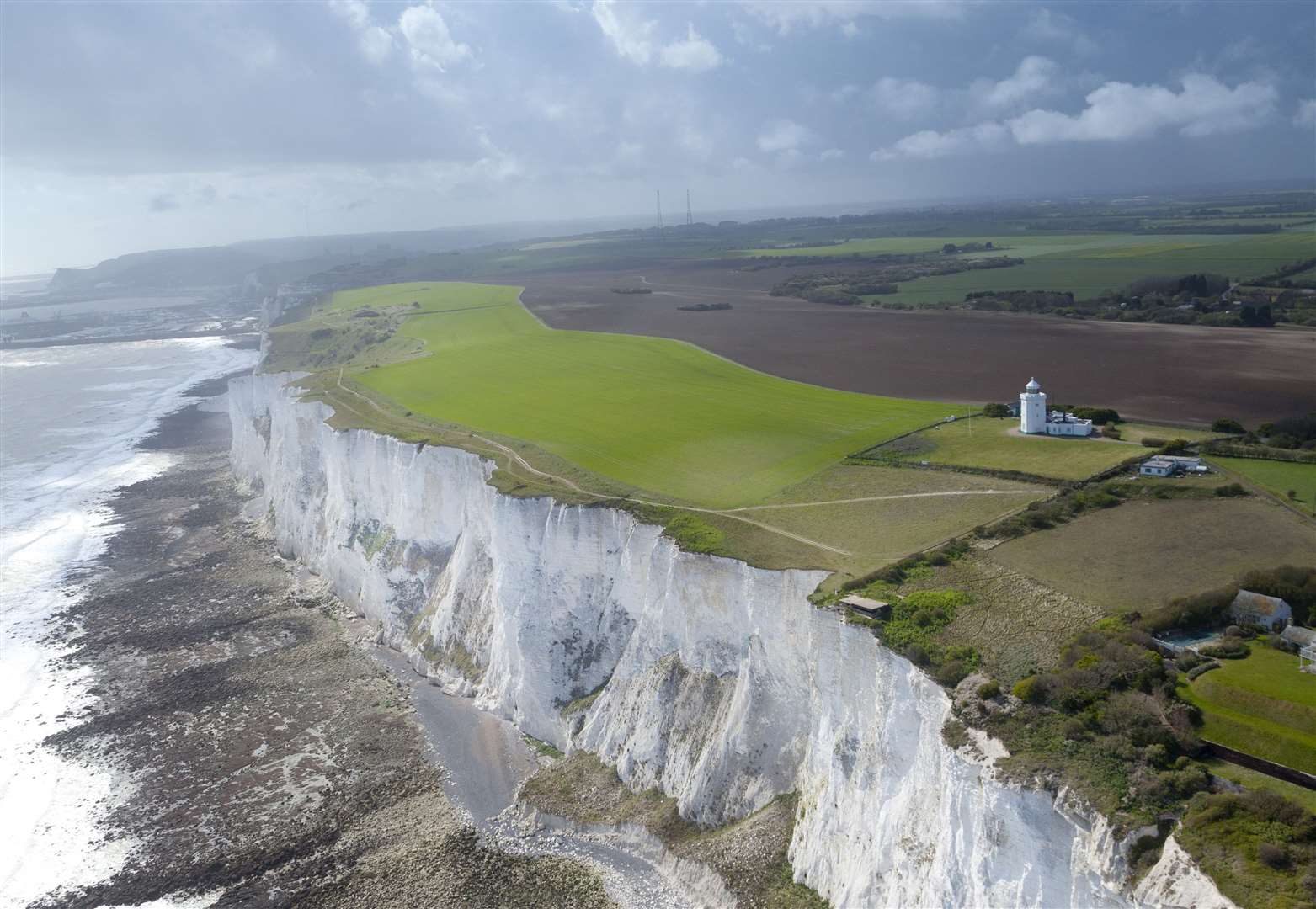 750,000 poppies to be dropped over White Cliffs of Dover on Remembrance ...