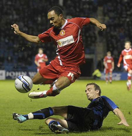 Charlie Lee fouls Byron Moore