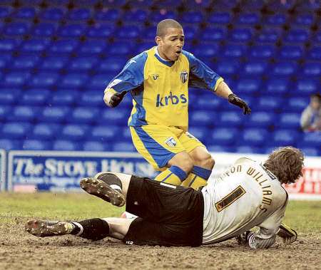 Simeon Jackson is denied by keeper Owain Fon Williams during Gillingham's 0-0 draw at Stockport