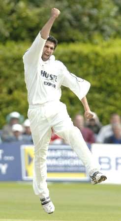 Amjad Khan takes Kent's first wicket, Warwickshire opener Nick Knight caught by Andrew Hall, as the visitors slump to 88 for 5 by lunch. Picture by MATTHEW WALKER