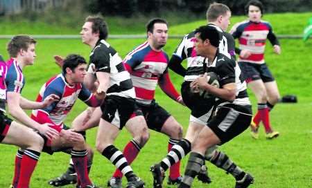 Gravesend Rugby Clb in possession v Dorking