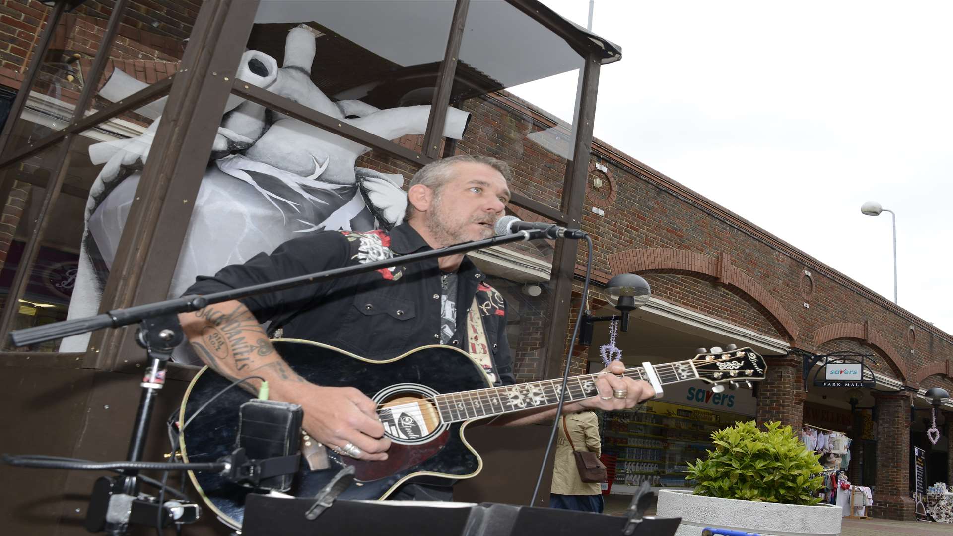 Busker Nathan J Walker plays in front of The Heart of Ashford. Picture: Paul Amos