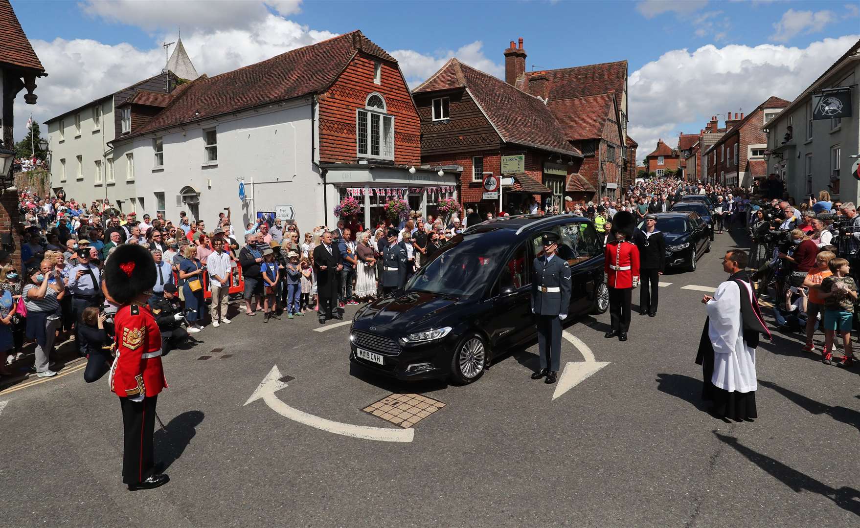 Members of the public lined the streets (Gareth Fuller/PA)