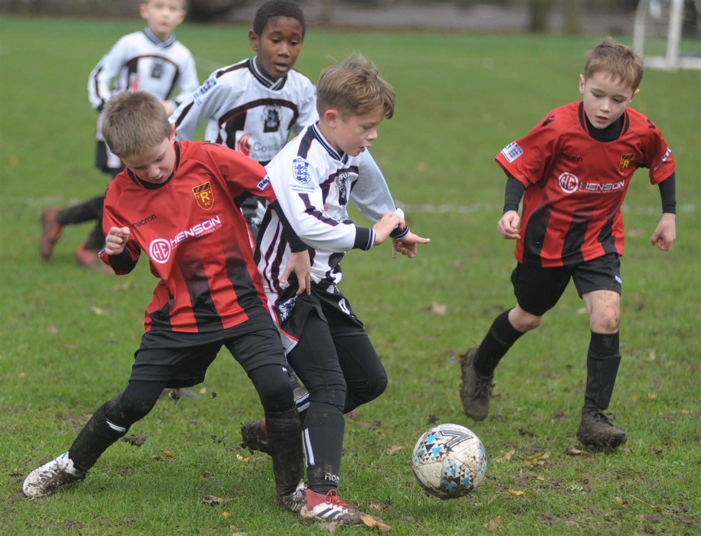 Rainham 84 and Milton & Fulston United go head-to-head in Under-8 Division Neptune Picture: Steve Crispe