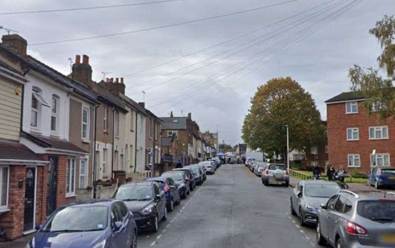 Guns seized in police raid at home in Skinner Street, Gillingham