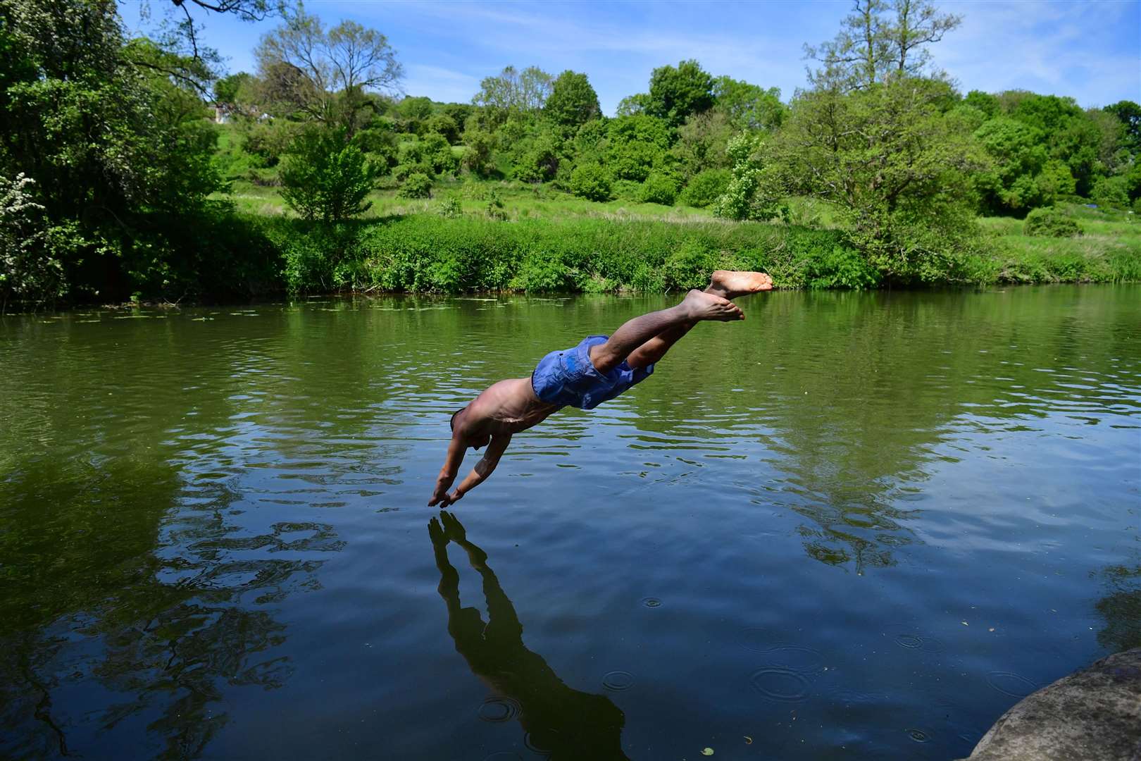 Swimmers enjoy the hot weather (Ben Birchall/PA)