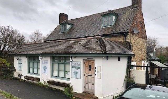 On the way to this week's featured pub I tried calling in at The Wheatsheaf on the A20 at West Malling. Sadly, as with other times I've tried, it was locked up tight.