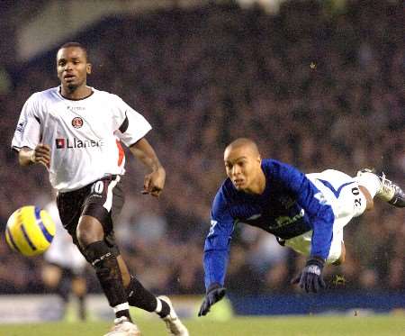 Everton's Matteo Ferrari heads back to Nigel Martyn keeping Charlton's Darren Bent from sight of goal. Picture by MATTHEW WALKER