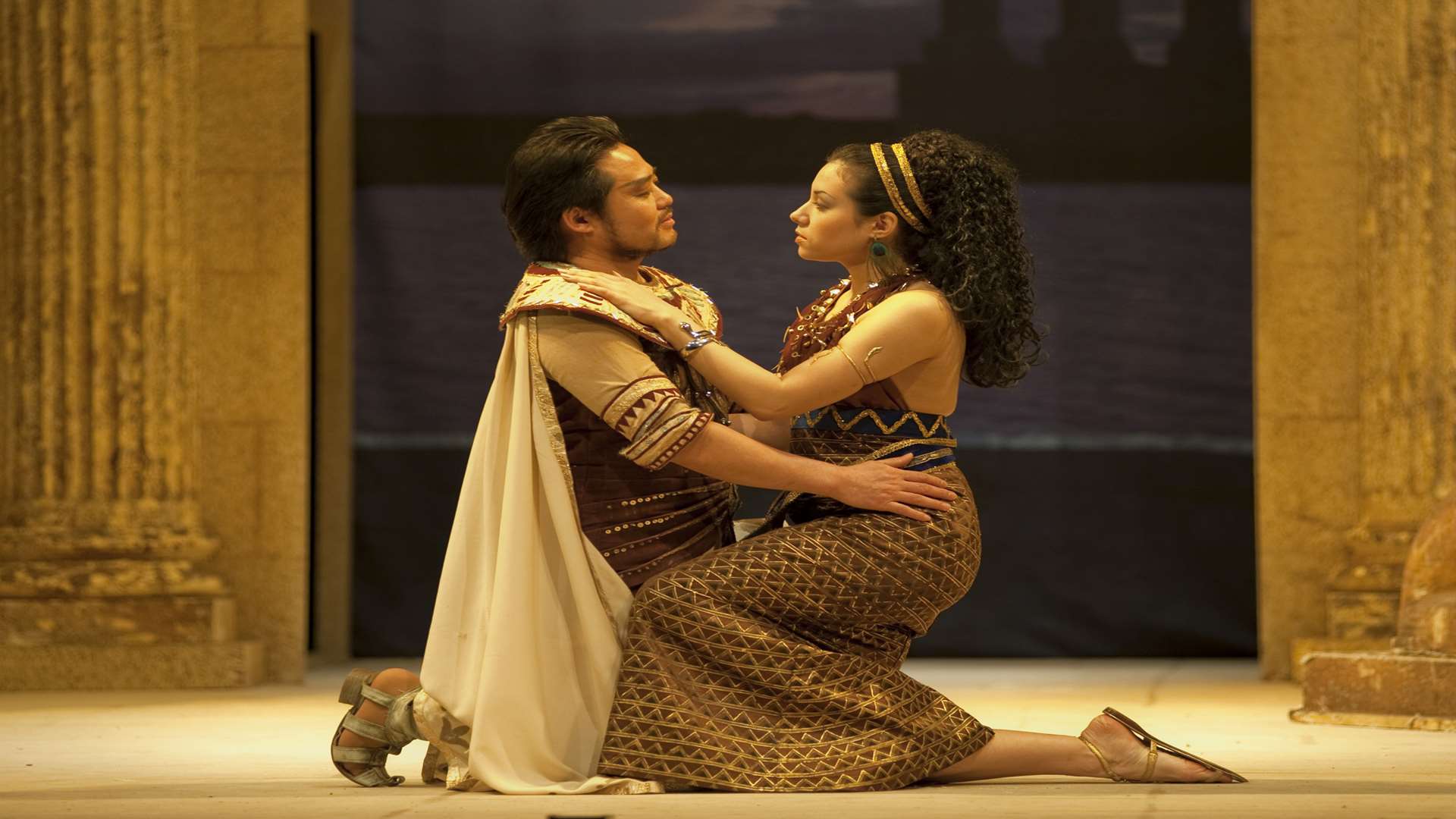 Patricio Ha as Radames and Elena Dee as Aida