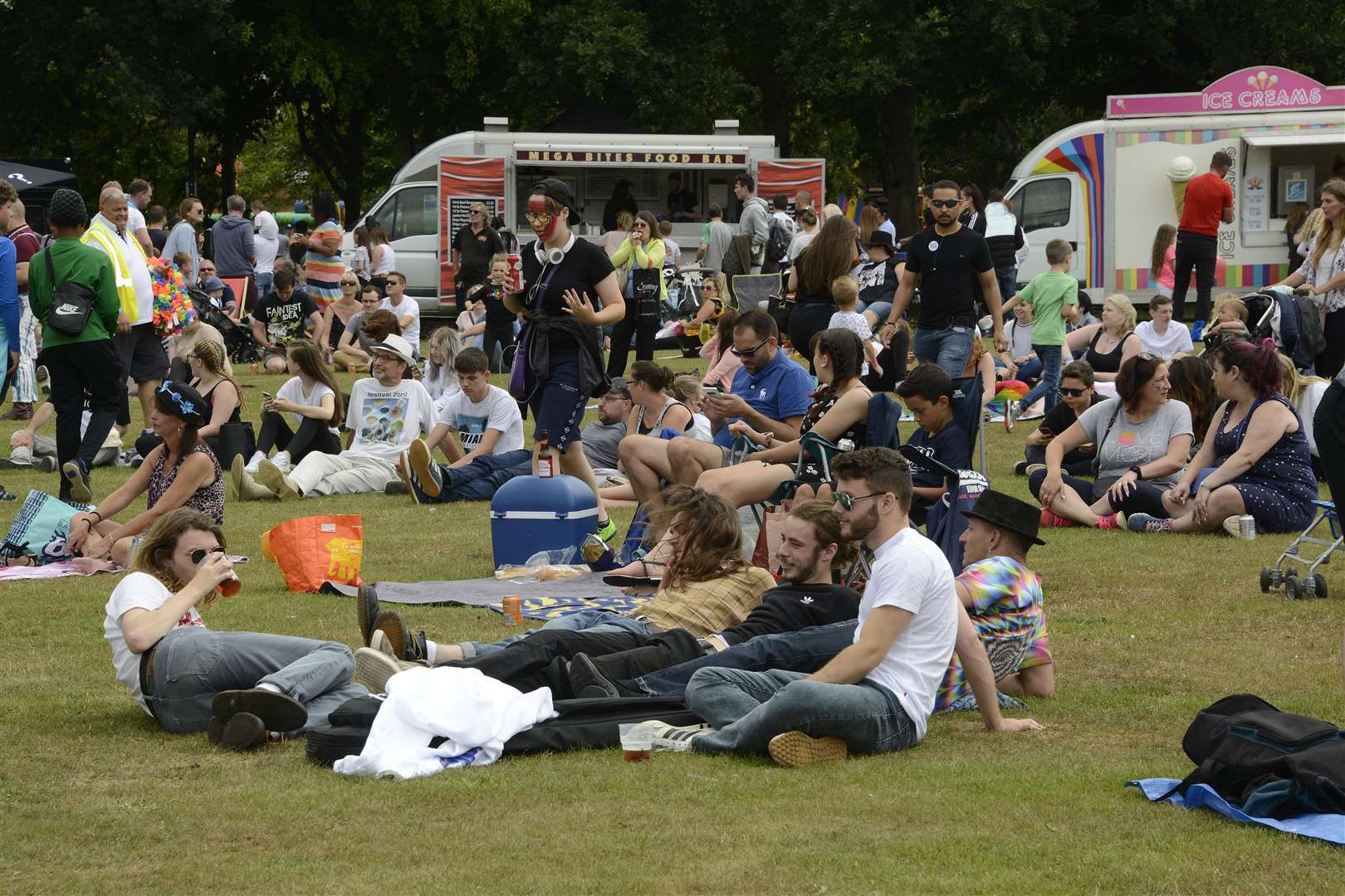 Crowds began to build as the sun shone on Victoria Park. Picture: Paul Amos