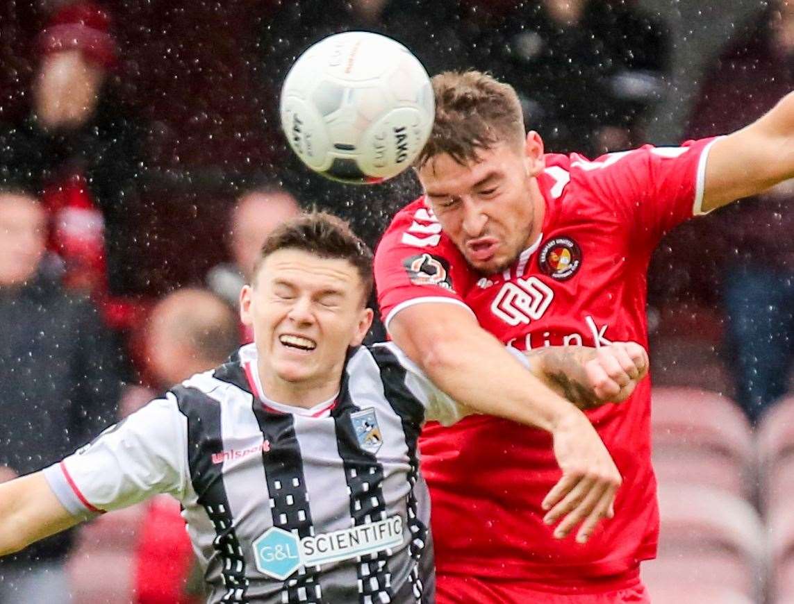 Tyler Cordner in aerial battle for Ebbsfleet against Maidenhead in October 2019. Picture: Matthew Walker.