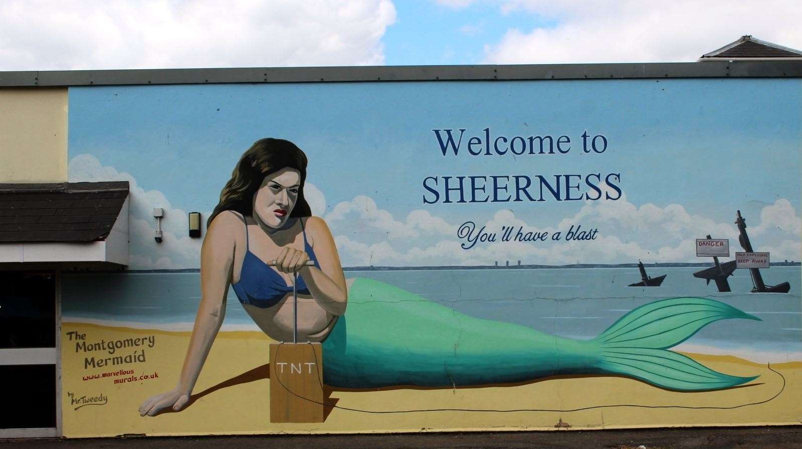 Have a blast: Dean Tweedy's controversial moody mermaid mural at Beachfields, Sheerness. Picture: John Nurden (11526672)