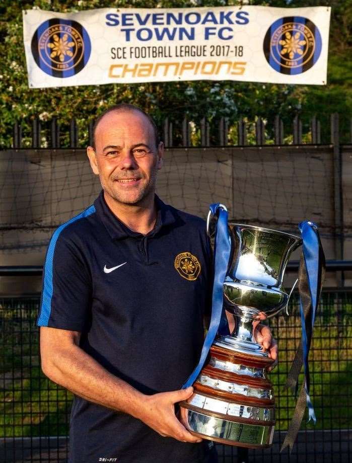 Micky Collins with the Southern Counties East Premier Division title (36919993)