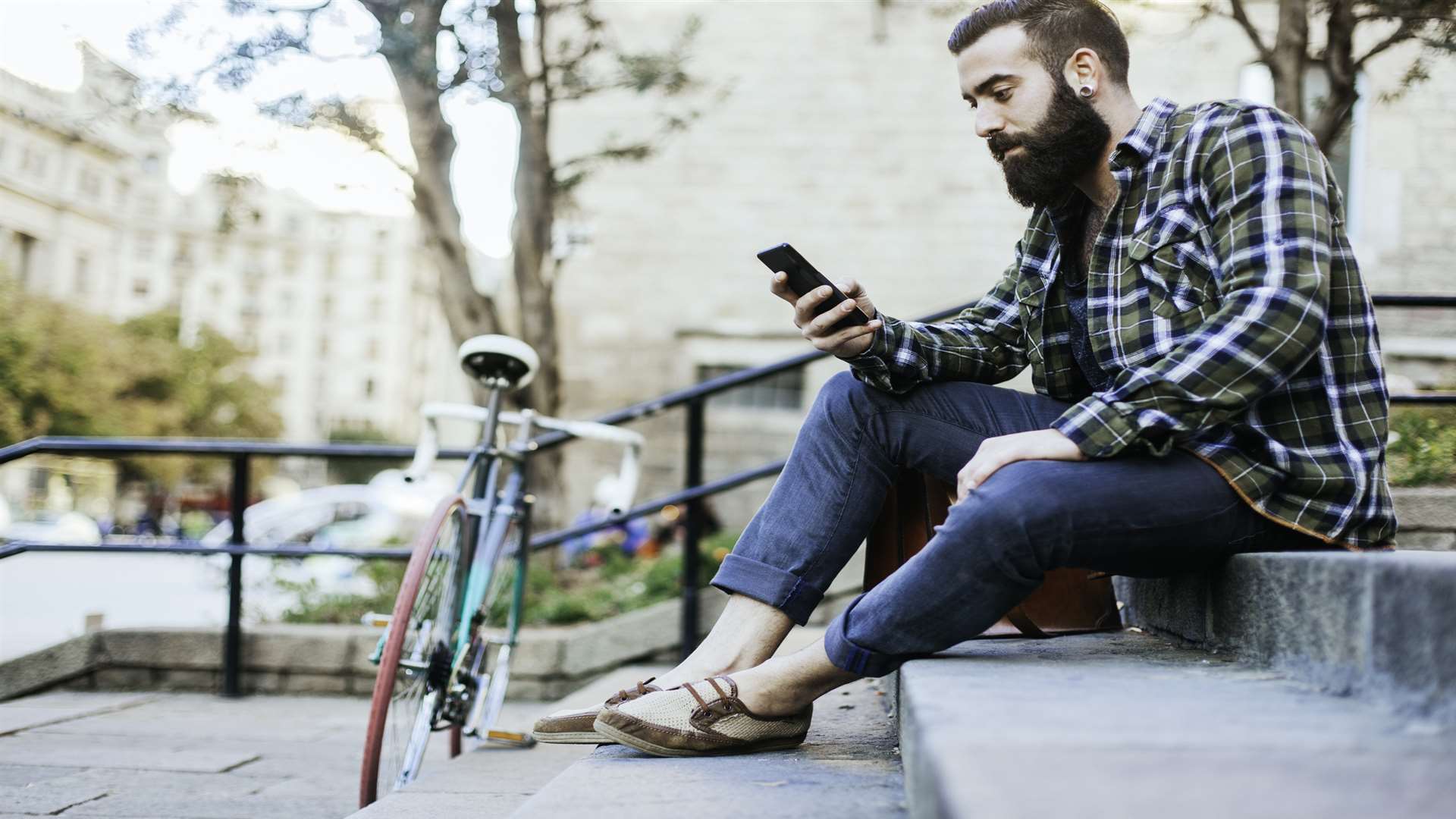 Skinny jeans with rolled up bottoms are typically paired with boat shoes or brogues - but no socks