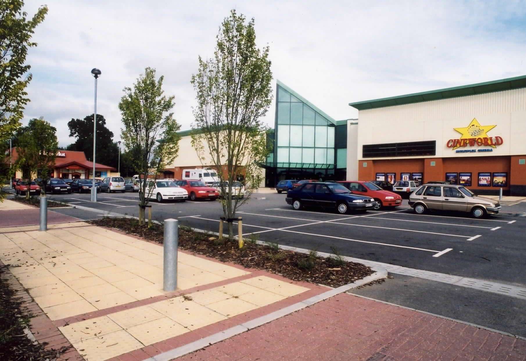 An Austin Metro and Rover grace the Eureka Leisure Park car park in December 2002