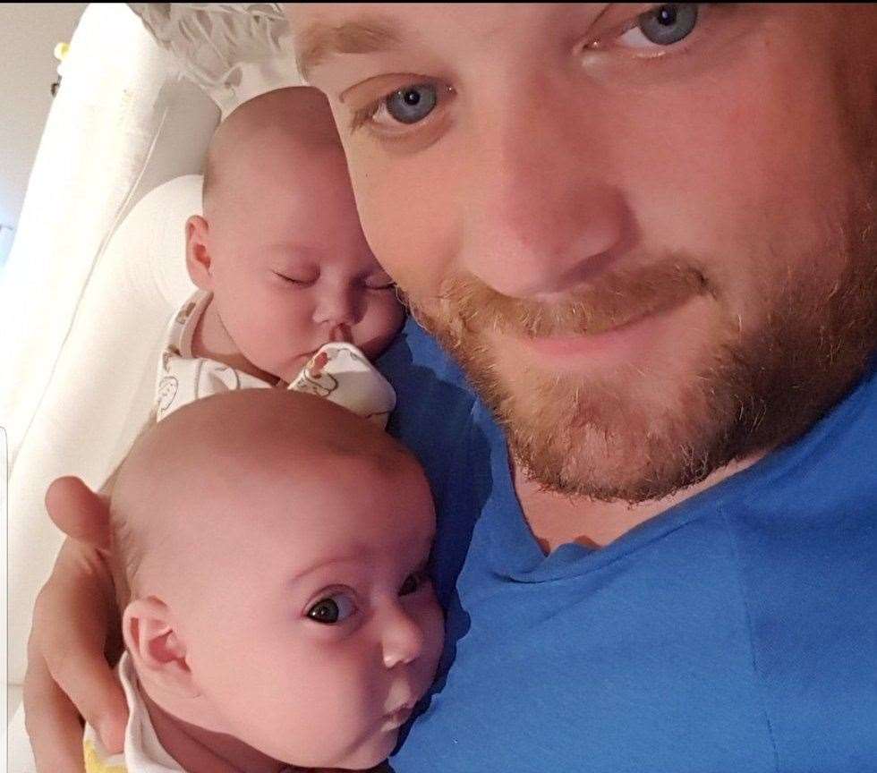 Steven Ford with his twins (14399831)