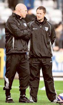 Mark Stimson talks tactics before the Rochdale game