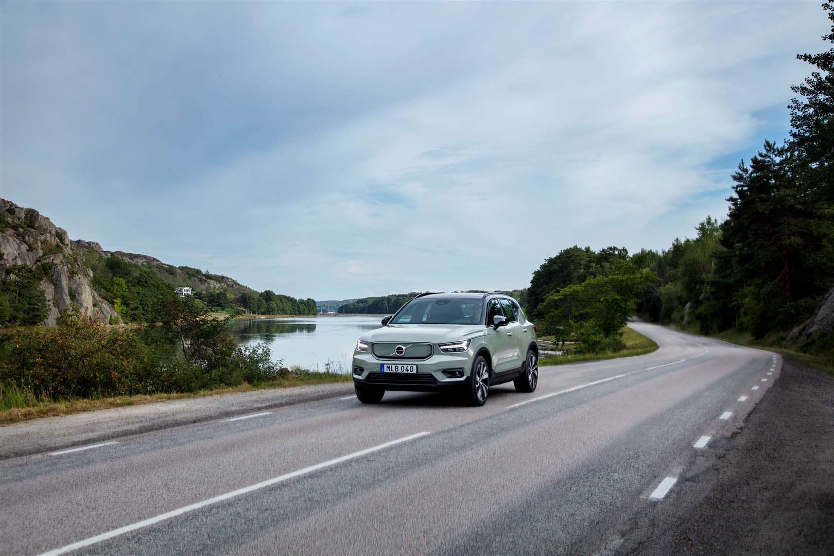 Volvo XC40 Recharge P8 AWD in Sage Green (56174374)