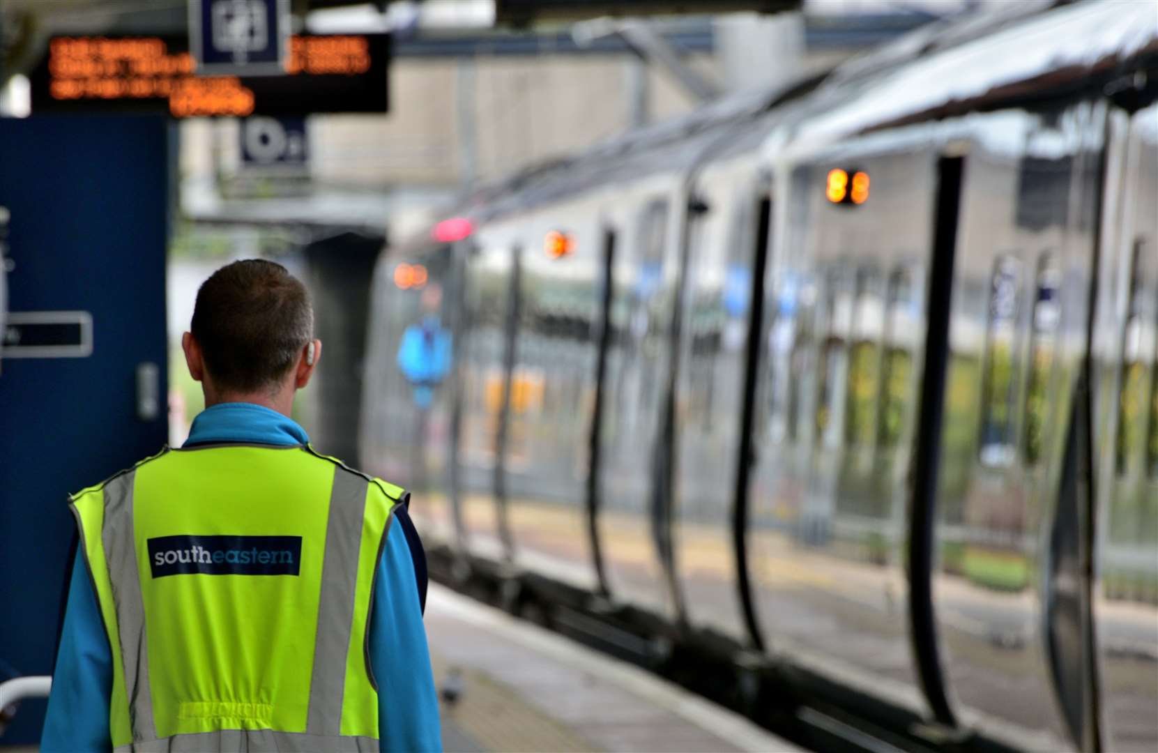 Trespassers causes power on rails at Broadstairs Railway Station to be cut