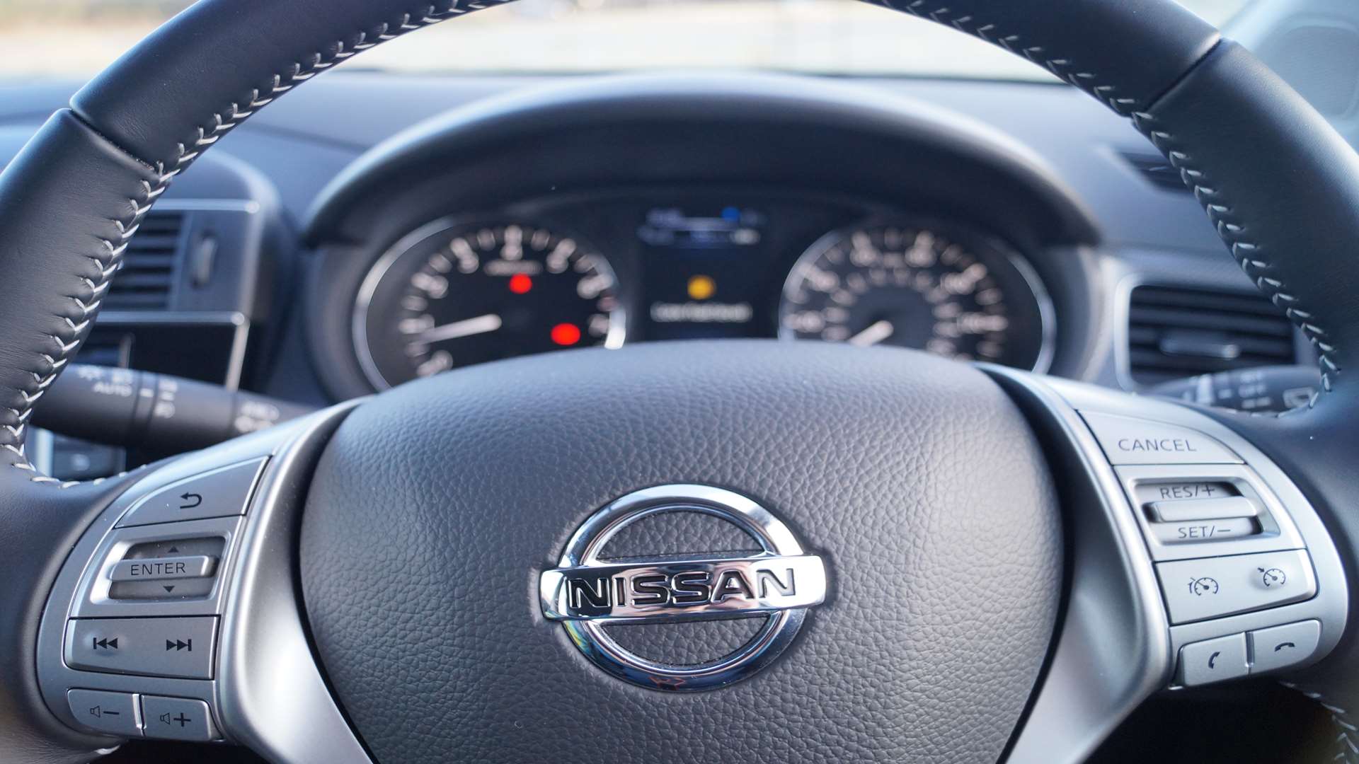 Silver-coloured plastic on the steering wheel houses audio and cruise controls