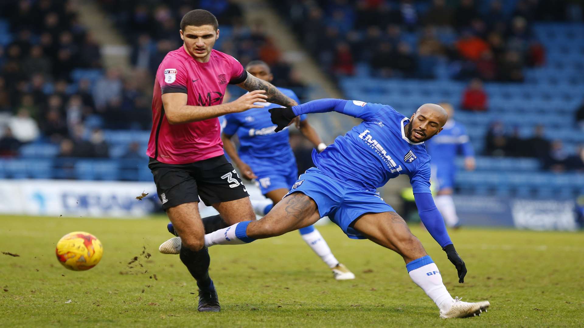 Josh Parker up against Ryan Innis Picture: Andy Jones