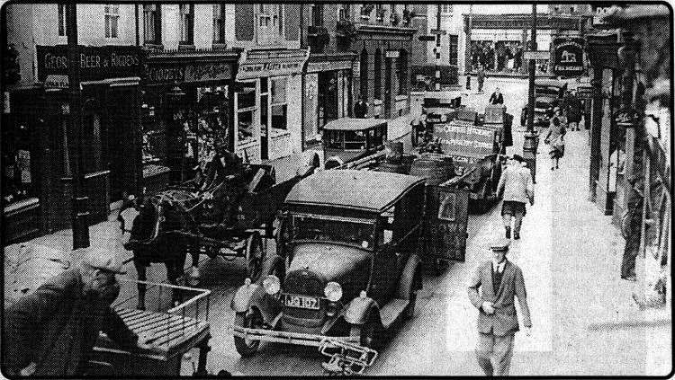 Salutation above shown on right in the early 1930s. On left can be see the "British Queen" and in the middle (same side) the "Prince Albert"