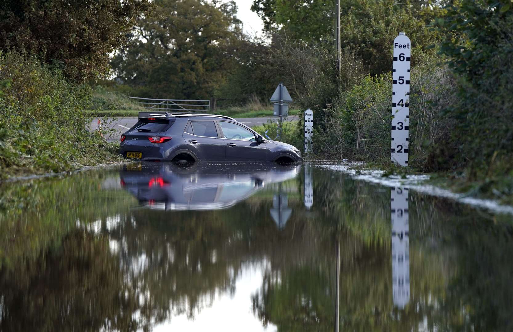 An abandoned car in flood water near to Donyatt in Somerset (Andrew MAtthews/PA) 