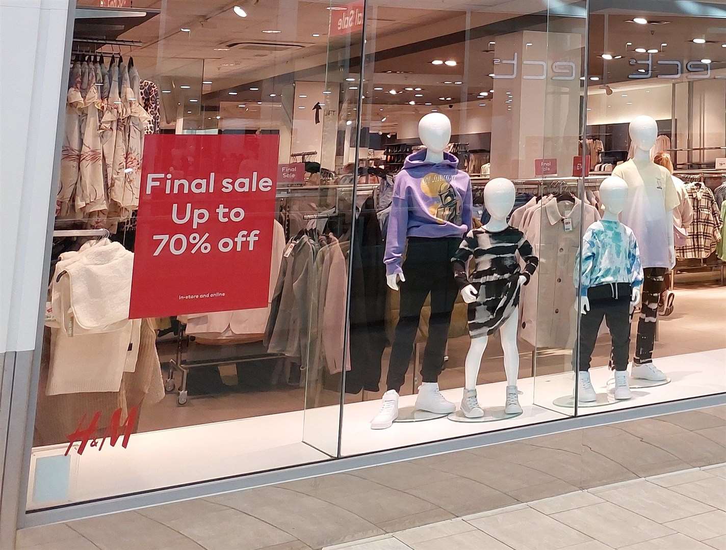 'Final sale' signs have appeared at the H&M store