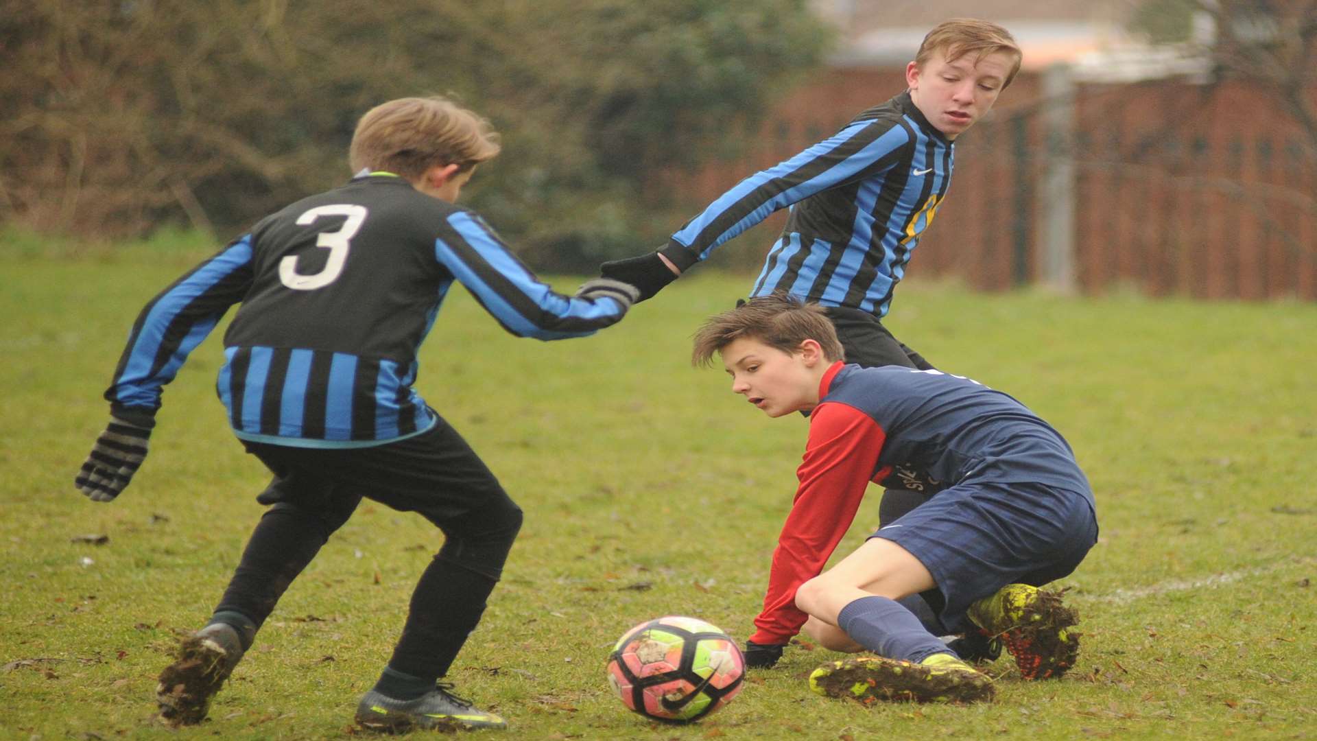 Hempstead Valley under-12s take on Fairview Ranges under-12s, Picture: Steve Crispe FM4674415