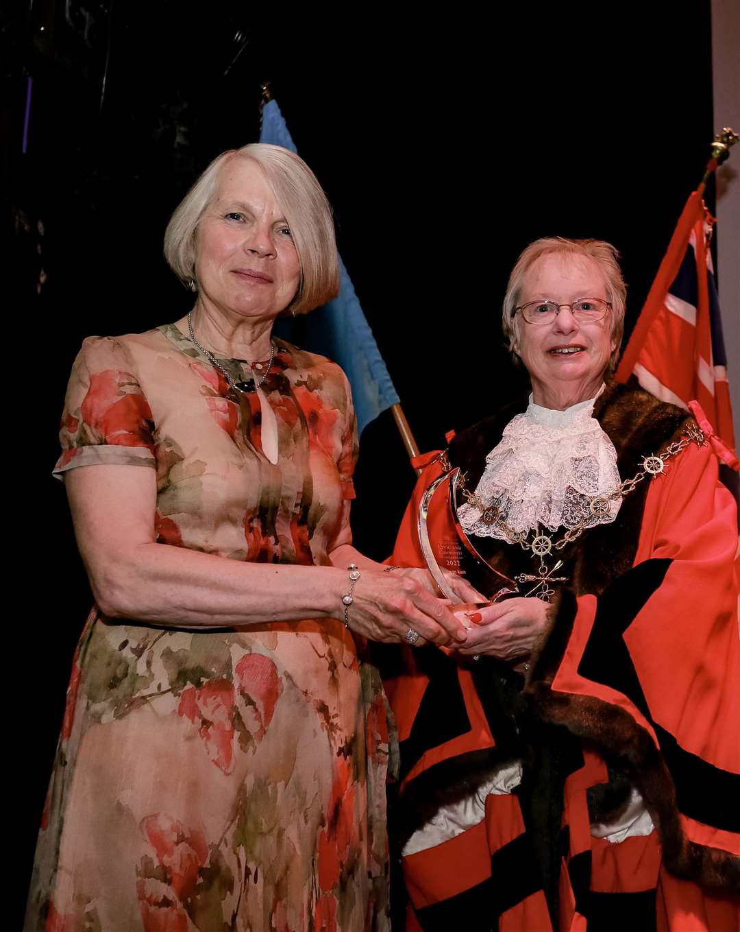 Linda Rush with the outgoing Mayor. Photo: Gravesham council